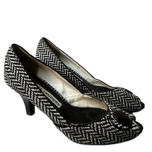 Chinese Laundry 3” heels, black and white design, work or casual, sassy